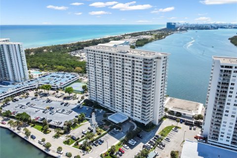 Condo in Sunny Isles Beach, Florida, 2 bedrooms № 2073652