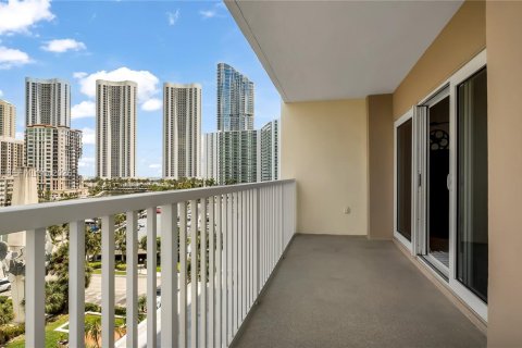 Condo in Sunny Isles Beach, Florida, 2 bedrooms № 2073652 - photo 21