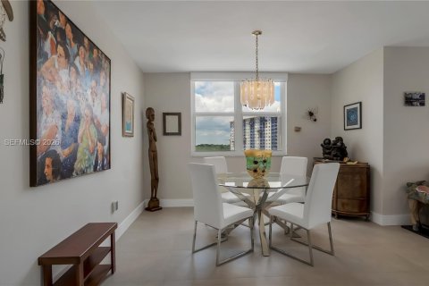 Condo in Sunny Isles Beach, Florida, 2 bedrooms № 2073652 - photo 10