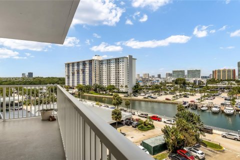 Condo in Sunny Isles Beach, Florida, 2 bedrooms № 2073652 - photo 19