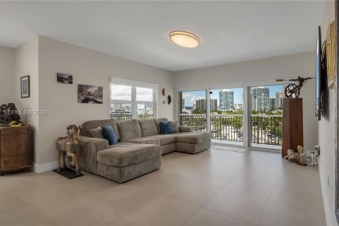 Condo in Sunny Isles Beach, Florida, 2 bedrooms № 2073652 - photo 15