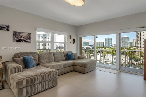 Condo in Sunny Isles Beach, Florida, 2 bedrooms № 2073652 - photo 17