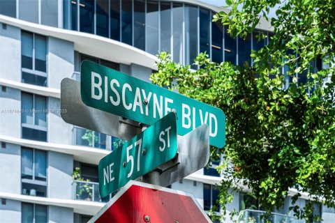 Купить земельный участок в Майами, Флорида № 1955825 - фото 16