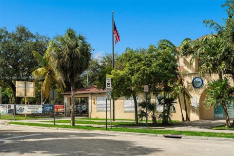 Купить земельный участок в Майами, Флорида № 1955825 - фото 24