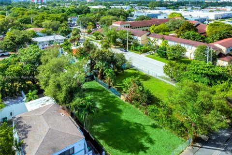 Купить земельный участок в Майами, Флорида № 1955825 - фото 7