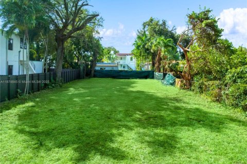 Купить земельный участок в Майами, Флорида № 1955825 - фото 9