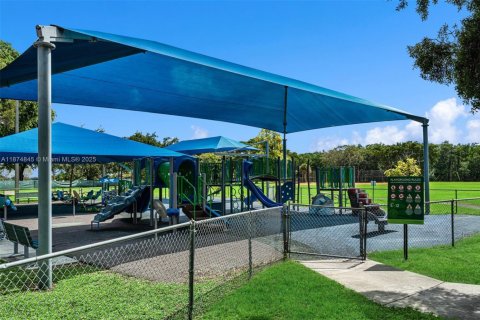 Купить земельный участок в Майами, Флорида № 1955825 - фото 18