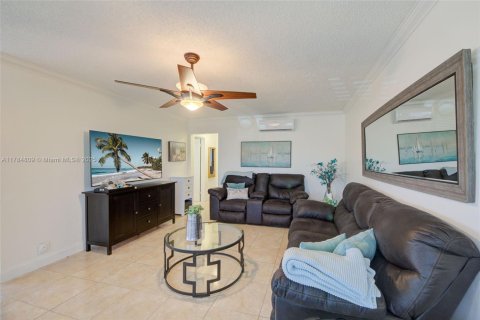 Condominio en venta en Hallandale Beach, Florida, 2 dormitorios, 78.78 m2 № 1875488 - foto 7