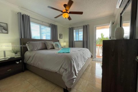 Condominio en venta en Hallandale Beach, Florida, 2 dormitorios, 78.78 m2 № 1875488 - foto 9