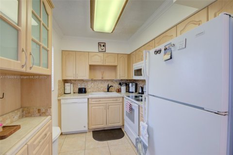 Condominio en venta en Hallandale Beach, Florida, 2 dormitorios, 78.78 m2 № 1875488 - foto 2