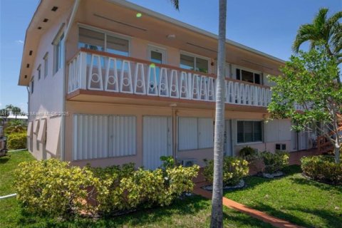 Condominio en venta en Hallandale Beach, Florida, 2 dormitorios, 78.78 m2 № 1875488 - foto 26