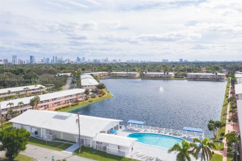 Condominio en venta en Hallandale Beach, Florida, 2 dormitorios, 78.78 m2 № 1875488 - foto 20
