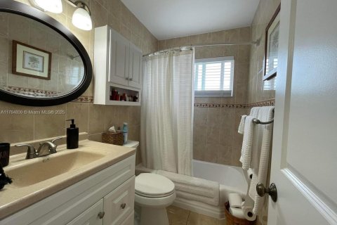 Condominio en venta en Hallandale Beach, Florida, 2 dormitorios, 78.78 m2 № 1875488 - foto 11