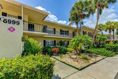 Condominio en alquiler en Sarasota, Florida, 2 dormitorios, 103.86 m2 № 1816814 - foto 1