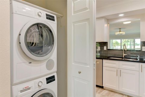 Condominio en alquiler en Sarasota, Florida, 2 dormitorios, 103.86 m2 № 1816814 - foto 9