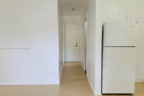 Apartment in Miami, Florida 1 bedroom, 67.08 sq.m. № 1938815 - photo 5