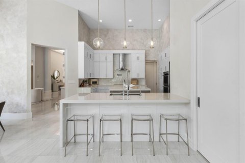House in Boca Raton, Florida 5 bedrooms, 350.06 sq.m. № 2251537 - photo 19
