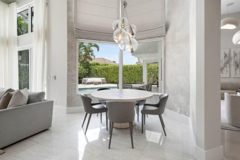 House in Boca Raton, Florida 5 bedrooms, 350.06 sq.m. № 2251537 - photo 13