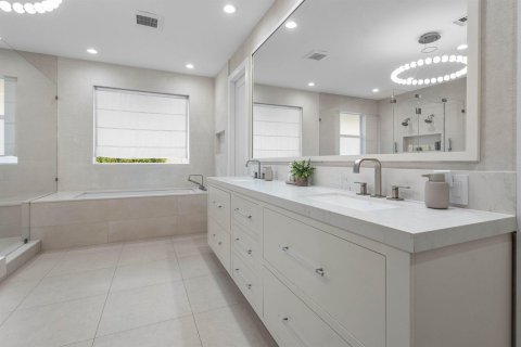 House in Boca Raton, Florida 5 bedrooms, 350.06 sq.m. № 2251537 - photo 26