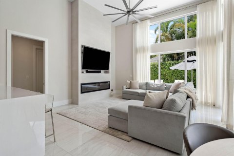 House in Boca Raton, Florida 5 bedrooms, 350.06 sq.m. № 2251537 - photo 14