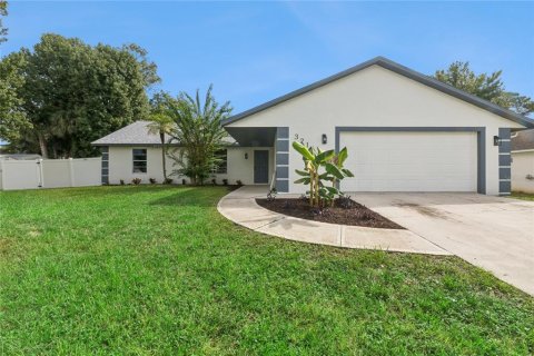 House in Edgewater, Florida 4 bedrooms, 156.08 sq.m. № 2374117