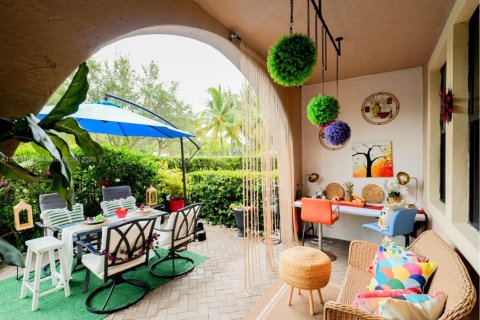 Townhouse in Sunrise, Florida 4 bedrooms, 273.32 sq.m. № 1954747 - photo 4