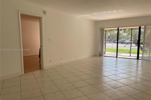 Apartamento en alquiler en Weston, Florida, 2 dormitorios, 102.75 m2 № 1953061 - foto 6