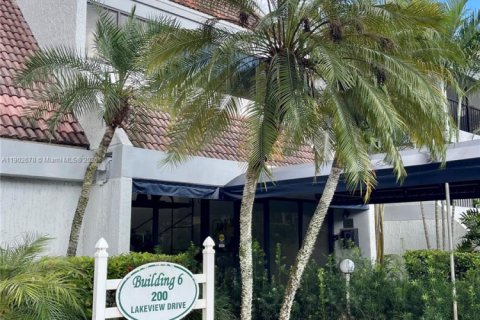 Apartamento en alquiler en Weston, Florida, 2 dormitorios, 102.75 m2 № 1953061 - foto 2