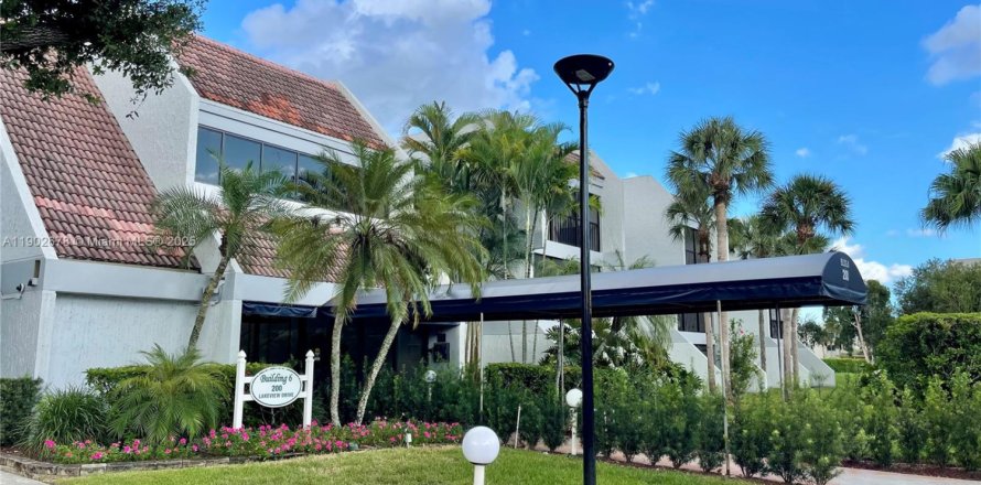 Apartamento en Weston, Florida 2 dormitorios, 102.75 m2 № 1953061