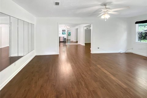 House in Gainesville, Florida 2 bedrooms, 119.66 sq.m. № 1837993 - photo 8