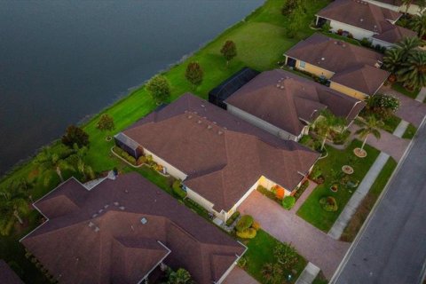 House in Palm Coast, Florida 3 bedrooms, 211.72 sq.m. № 1870845 - photo 3