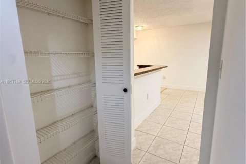 Купить кондоминиум в Плантация, Флорида 2 спальни, № 2011571 - фото 25