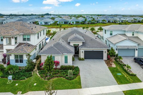House in Palm Beach Gardens, Florida 3 bedrooms, 267.47 sq.m. № 2184989
