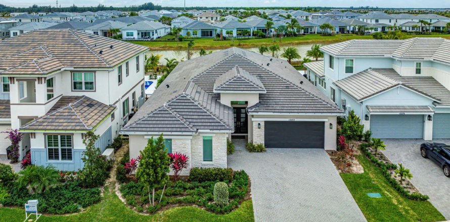 House in Palm Beach Gardens, Florida 3 bedrooms, 267.47 sq.m. № 2184989