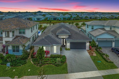 House in Palm Beach Gardens, Florida 3 bedrooms, 267.47 sq.m. № 2184989 - photo 2