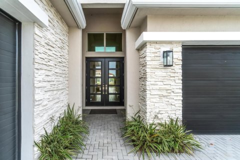 House in Palm Beach Gardens, Florida 3 bedrooms, 267.47 sq.m. № 2184989 - photo 4