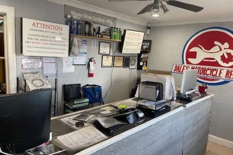 Propiedad comercial en venta en Daytona Beach, Florida, 278.71 m2 № 1553712 - foto 3
