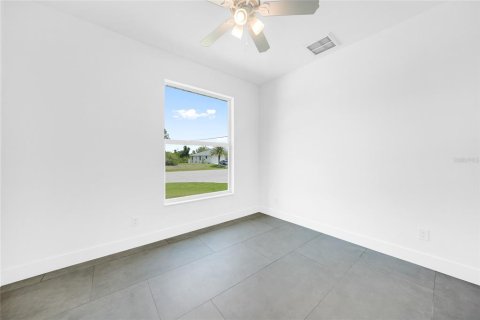 Casa en venta en Port Charlotte, Florida, 3 dormitorios, 155.15 m2 № 1339330 - foto 2