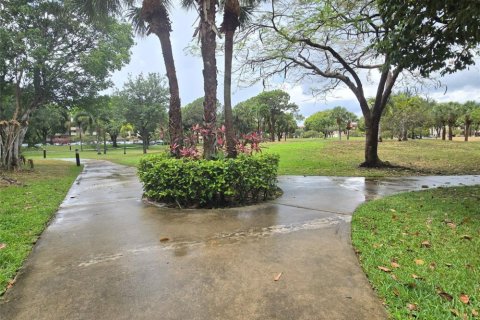 Condominio en venta en Lauderhill, Florida, 2 dormitorios, 93.37 m2 № 1224485 - foto 1