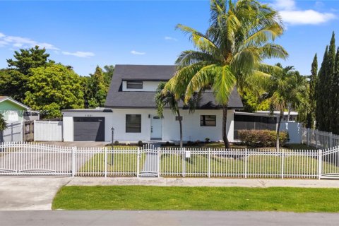 Villa ou maison à vendre à Miami, Floride: 4 chambres, 151.62 m2 № 1933115 - photo 2