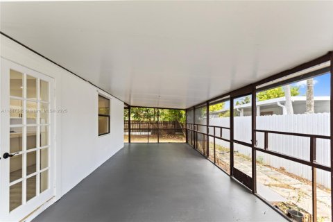 Villa ou maison à vendre à Miami, Floride: 4 chambres, 151.62 m2 № 1933115 - photo 28