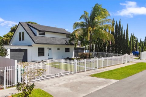 Villa ou maison à vendre à Miami, Floride: 4 chambres, 151.62 m2 № 1933115 - photo 3