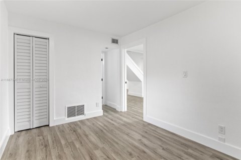 Villa ou maison à vendre à Miami, Floride: 4 chambres, 151.62 m2 № 1933115 - photo 22