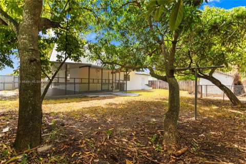 Villa ou maison à vendre à Miami, Floride: 4 chambres, 151.62 m2 № 1933115 - photo 30