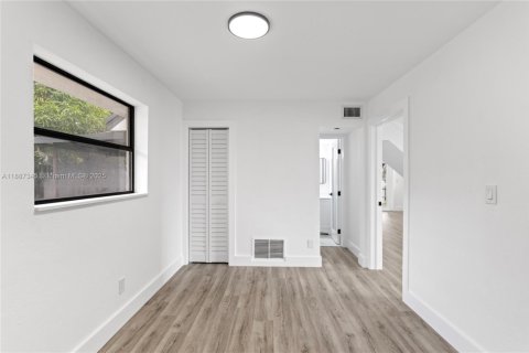 Villa ou maison à vendre à Miami, Floride: 4 chambres, 151.62 m2 № 1933115 - photo 23