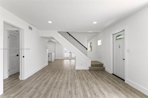 Villa ou maison à vendre à Miami, Floride: 4 chambres, 151.62 m2 № 1933115 - photo 7