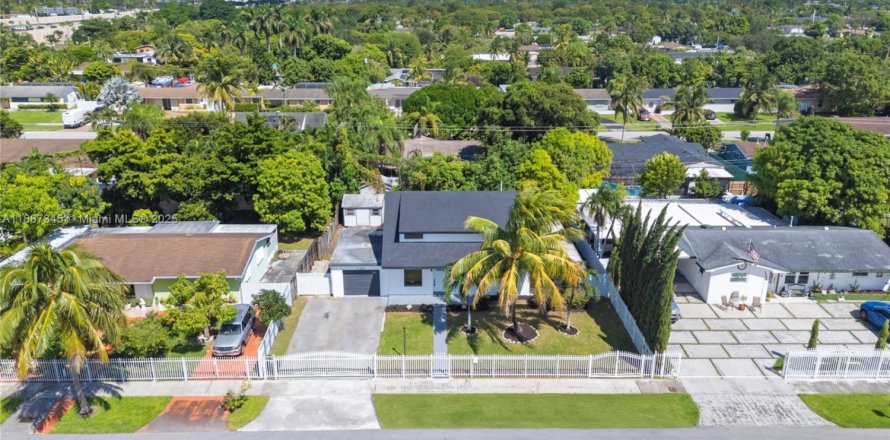 Villa ou maison à Miami, Floride 4 chambres, 151.62 m2 № 1933115