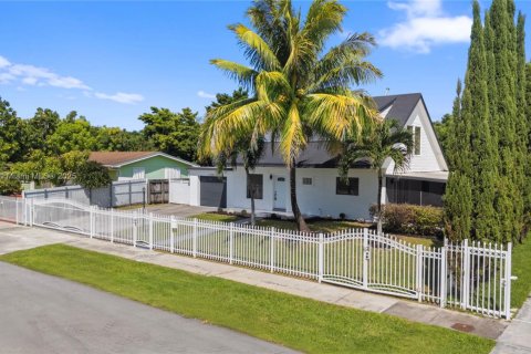 Villa ou maison à vendre à Miami, Floride: 4 chambres, 151.62 m2 № 1933115 - photo 4