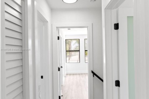 Villa ou maison à vendre à Miami, Floride: 4 chambres, 151.62 m2 № 1933115 - photo 27