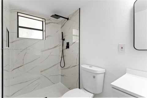Villa ou maison à vendre à Miami, Floride: 4 chambres, 151.62 m2 № 1933115 - photo 24